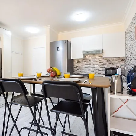 Апартаменти Okstay Marina Palace Tenerife With Balcony And Pool View Адехе