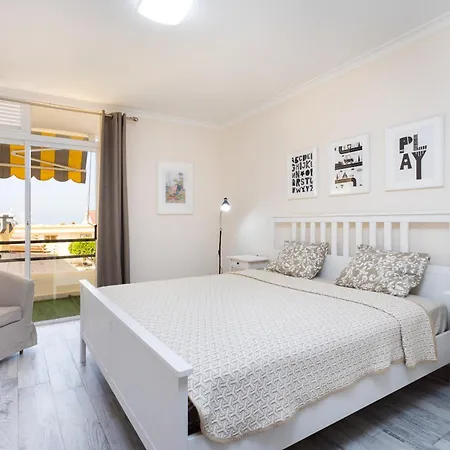 Апартаменти Okstay Marina Palace Tenerife With Balcony And Pool View Адехе